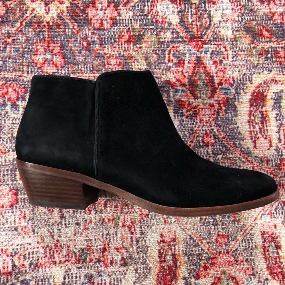 Sam Edelman “Petty” black suede ankle bootie 6.5 Wide